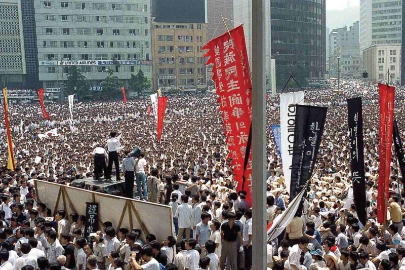 惟願公平如大水滾滾 公義如江河滔滔